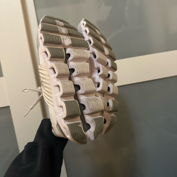 On Running Light Gray Sneakers - Picture 5 of 7